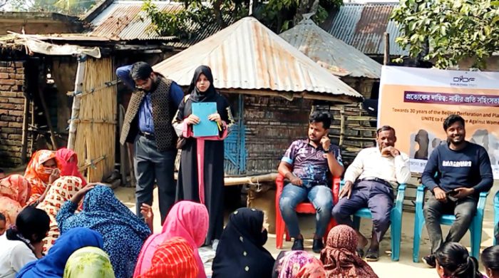 মুজিবনগরে নারীর প্রতি সহিংসতা রোধে 'ধ্রুবতারা' সংগঠনের উঠান বৈঠক