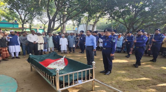 গাংনীতে বীর মুক্তিযোদ্ধা মোজাম্মেল হকের রাষ্ট্রীয় মর্যাদায় দাফন সম্পন্ন