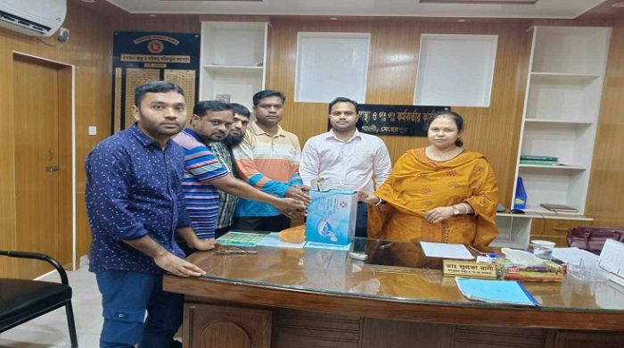 কিশোরের ডাক’র উদ্যোগে গাংনী হাসপাতালে বিভিন্ন চিকিৎসা সামগ্রী উপহার