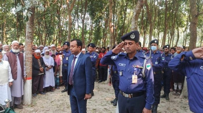 গাংনীতে বীর মুক্তিযোদ্ধা গোলাম রহমানের রাষ্ট্রীয় মর্যাদায় দাফন সম্পন্ন