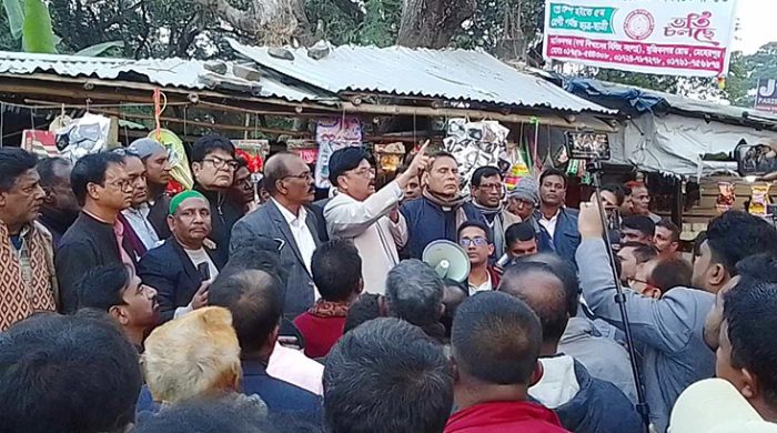 মুজিবনগরে জেলা বিএনপি'র গণসংযোগ ও লিফলেট বিতরণ