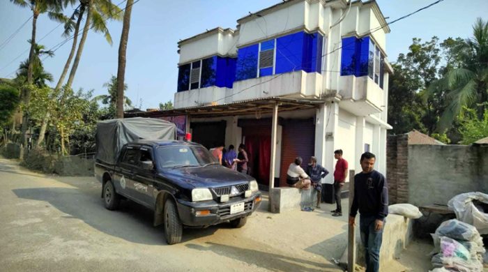 গাংনীতে বোমা বিস্ফোরণে এলাকায় আতঙ্ক