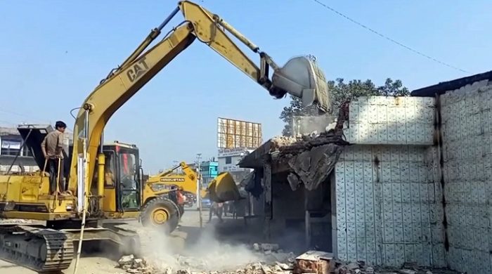 মেহেরপুর-কুষ্টিয়া সড়ক সংস্কারে বাধা গাংনী বাসস্ট্যান্ডের সেই দোকানগুলি উচ্ছেদ