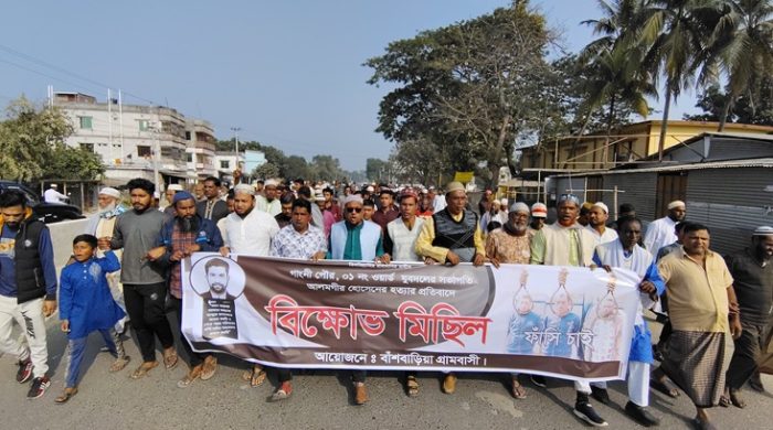 যুবদল নেতা আলমগীরের হত্যাকারীদের বিচার দাবীতে বাঁশবাড়িয়ায় মানববন্ধন