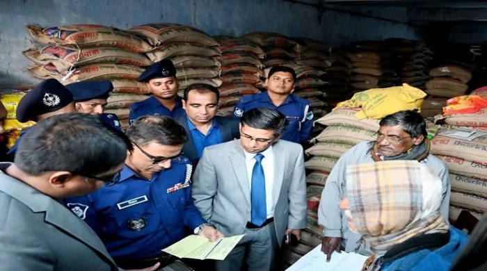 কুষ্টিয়ায় চালের বাজার মনিটরিংয়ে জেলা প্রশাসক