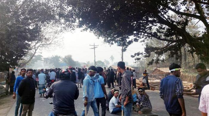 থানার দাবিতে কুষ্টিয়া-ঝিনাইদহ মহাসড়ক অবরোধ
