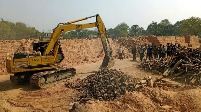 গাংনীর তিনটি ইটভাটা বন্ধ ২ লাখ ৩০ হাজার টাকা জরিমানা