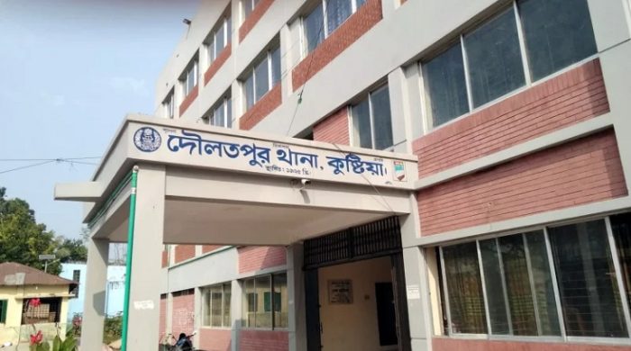 কুষ্টিয়া খামারির মাথায় পিস্তুল ধরে গরু লুটের অভিযোগ