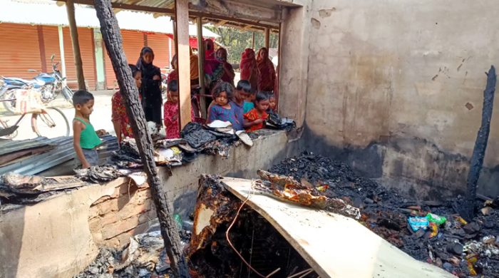 শৈলকুপায় আগুন পুড়ে ছাই বিএনপির কার্যালয়সহ ব্যবসায় প্রতিষ্ঠান