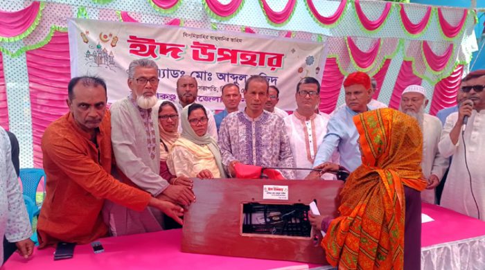 ঝিনাইদহে ঈদ উপহার হিসেবে ৮২ নারীকে সেলাই মেশিন প্রদান