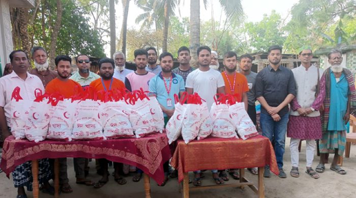 কসবা ব্লাড ব্যাংক সোসাইটির উদ্যোগে ঈদ উপহার বিতরণ