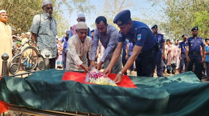 গাংনীতে বীর মুক্তিযোদ্ধা আতাউল হককে রাষ্ট্রীয় মর্যাদায় দাফন