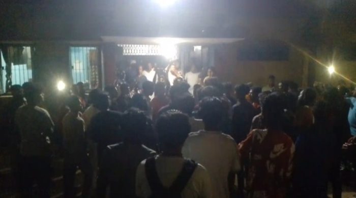 মেহেরপুরে ধর্ষণ মামলার আসামি জামিন হয়ে বাদিকে ব্লাকমেইল-পুলিশের পক্ষপাতিত্বের অভিযোগে থানা ঘেরাও