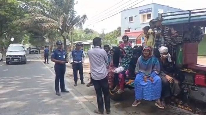 মেহেরপুরে ঝুঁকিপূর্ণ যানবাহন রোধে যৌথ বাহিনীর সড়ক অভিযান অব্যাহত