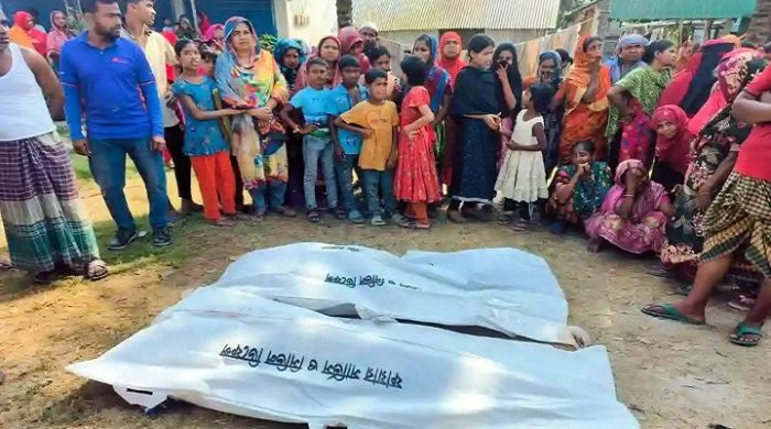 কুষ্টিয়ায় বাসের ধাক্কায় প্রাণ গেল দুই সহকর্মীর