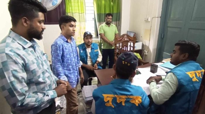 মেহেরপুর বিআরটিএ অফিসে দুদকের অভিযান