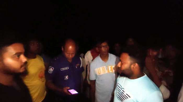 গাংনীতে সড়কে ডাকাতি শেষে বোমা ফাটিয়ে পালিয়ে গেল ডাকাত দল