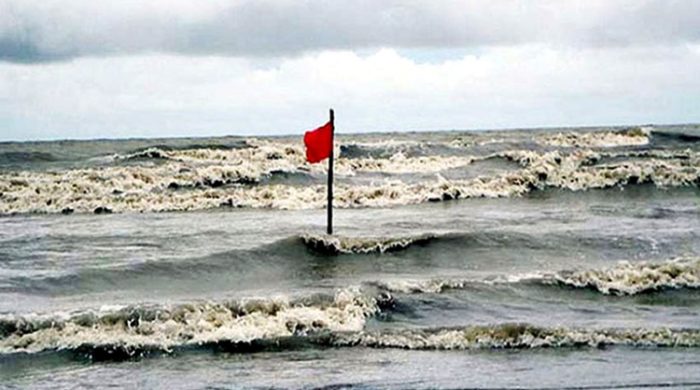লঘুচাপ সৃষ্টি হওয়ায় ৩ নম্বর সতর্ক সংকেত সমুদ্রবন্দরে