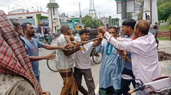 মামলার জেরে মেহেরপুর আদালত চত্বর ও হাসপাতালে দুই পক্ষের সংঘর্ষ আহত-৩