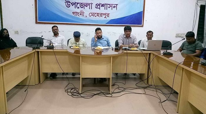 গাংনীতে ধর্মীয় প্রতিষ্ঠানে বিনামূল্যে লবণ বিতরণ