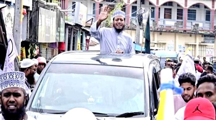 কুষ্টিয়ায় নির্বাচনী প্রচারণায় মাঠে নামলেন মুফতি আমির হামজা