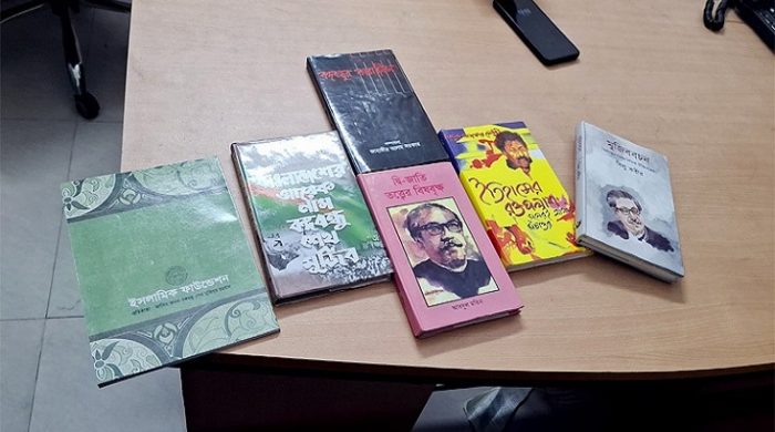 মসজিদভিত্তিক পাঠাগারে শেখ মুজিবকে নিয়ে লেখা বই দেখে স্থানীয়দের ক্ষোভ