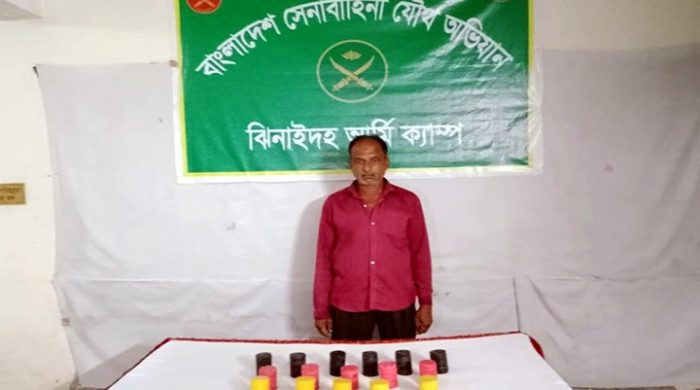 কালীগঞ্জে ১৬ টি ককটেলসহ বিএনপি কর্মী আটক