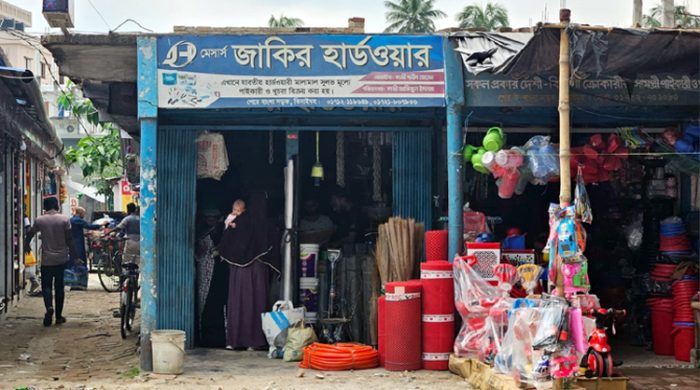 ঝিনাইদহে জোরপুর্বক দোকান দখল করে ব্যবসা