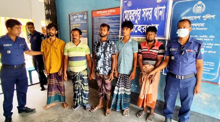 মেহেরপুরে ৫ ডাকাত গ্রেফতার, লুন্ঠিত মালামাল ও দেশীয় অস্ত্র উদ্ধার