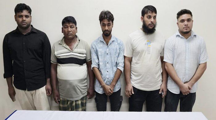 মেহেরপুর জেনারেল হাসপাতালে সেনাবাহিনীর অভিযানে ৫ দালাল আটক