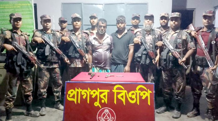 দৌলতপুরে পৃথক অভিযানে বিদেশি পিস্তল ও শর্টগানসহ দুই জন আটক