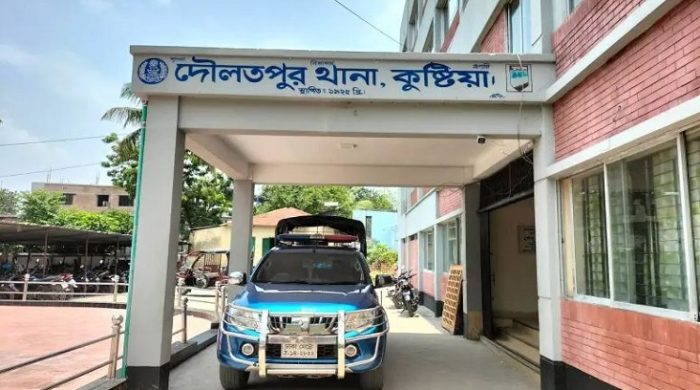 দৌলতপুর থানার সামনে স্বর্ণের দোকানে দূর্ধর্ষ চুরি