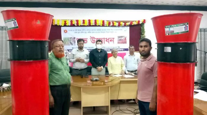 গাংনীতে পেঁয়াজ বীজ সংরক্ষণে এয়ার ফ্লো মেশিন বিতরণ