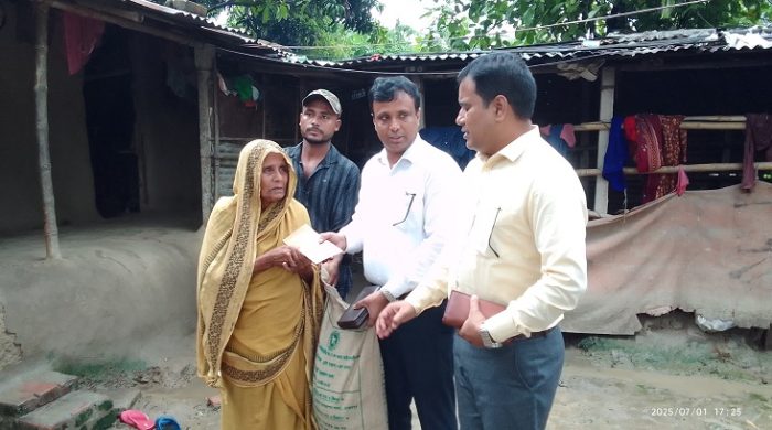 জীবনযুদ্ধে ক্লান্ত এক অসহায় মায়ের পাশে দাঁড়ালেন-ইউএনও