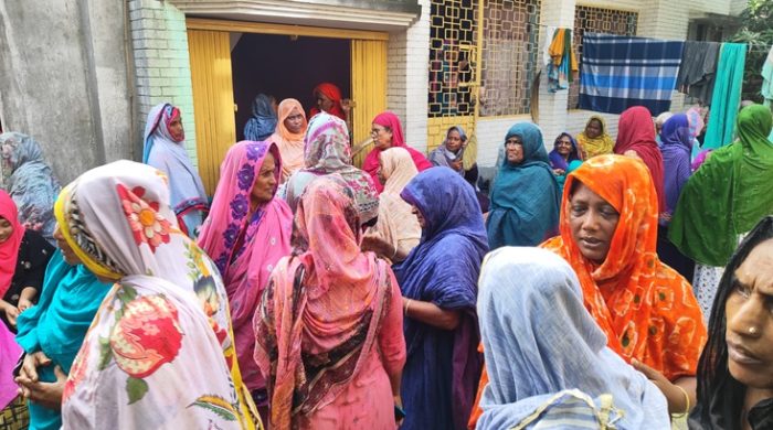 নাটোরে মাইক্রোবাস ও ট্রাকের মুখোমুখি সংঘর্ষে কুষ্টিয়া এবং মেহেরপুরের ৮ জন নিহত