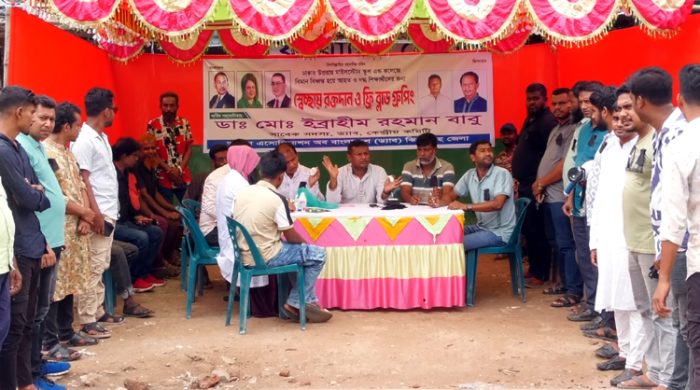 ঢাকায় বিমান বিধ্বস্ত হয়ে আহতদের জন্য ঝিনাইদহে স্বেচ্ছায় রক্তদান