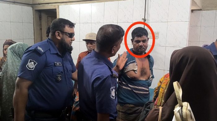 দ্বিতীয় শ্রেণীর ছাত্রীকে কুপ্রস্তাব দেওয়ার অভিযোগে ভ্যানচালককে গণধোলাই দিয়ে পুলিশে সোর্পদ