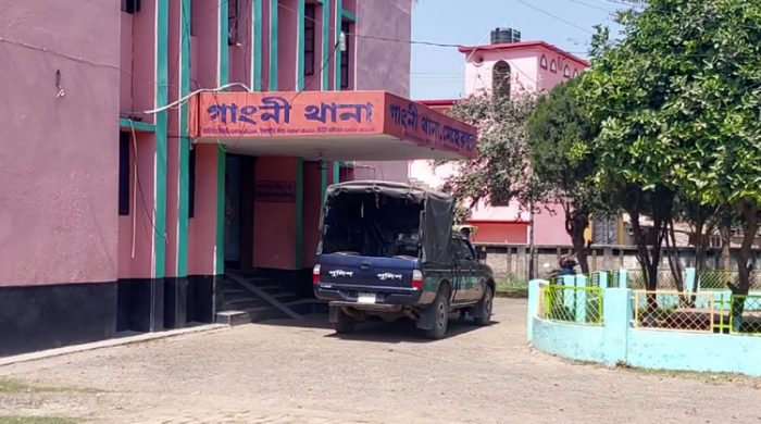 গাংনীতে সেনাবাহিনীর অভিযানে আগ্নেয়াস্ত্র উদ্ধার