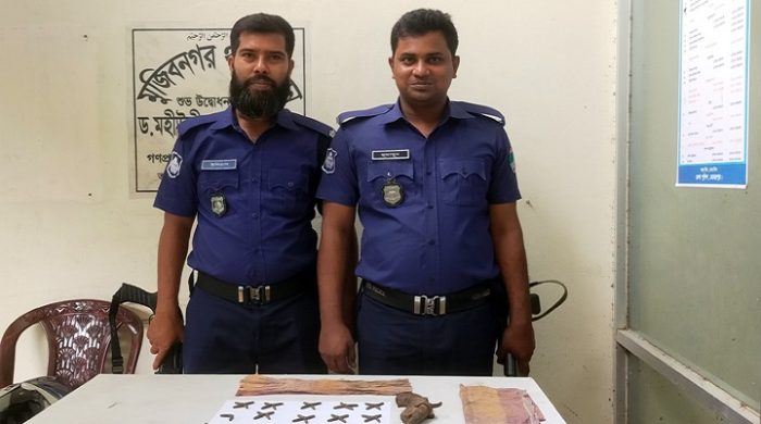 মুজিবনগরে যৌথবাহিনীর অভিযানে ওয়ান শুটার গান ও ৩৮ রাউন্ড গুলি উদ্ধার