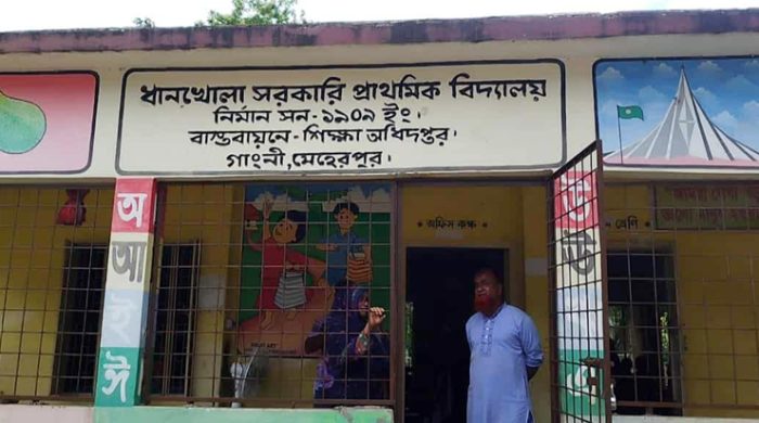 গাংনীর ধানখোলা সরকারি প্রাথমিক বিদ্যালয়ের দপ্তরীর বিরুদ্ধে ছাত্র মারধরের অভিযোগ