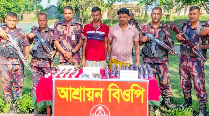 কুষ্টিয়ায় ১০ কোটি টাকার মাদক ও অস্ত্রসহ হত্যা মামলার আসামি গ্রেফতার