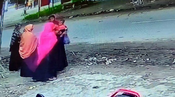 খোশ গল্পে লাখ টাকা হাতিয়ে নিল বোরাখা পরা নারী