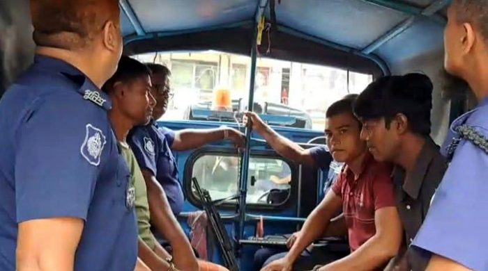 কুষ্টিয়ায় স্বামীকে আটকে রেখে স্ত্রীকে সংঘবদ্ধ ধর্ষণ, আটক ৫
