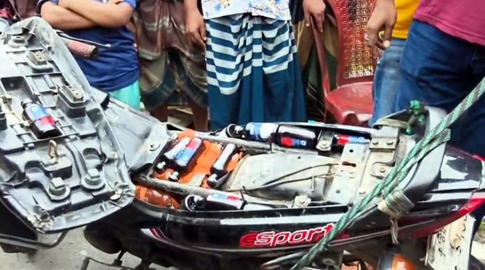 গাংনীতে ফেনসিডিলসহ পাচারকারী আটক