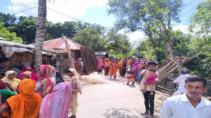 গাংনীর কাজীপুরে দুই সন্তানের জননীর ঝুলন্ত মরদেহ উদ্ধার