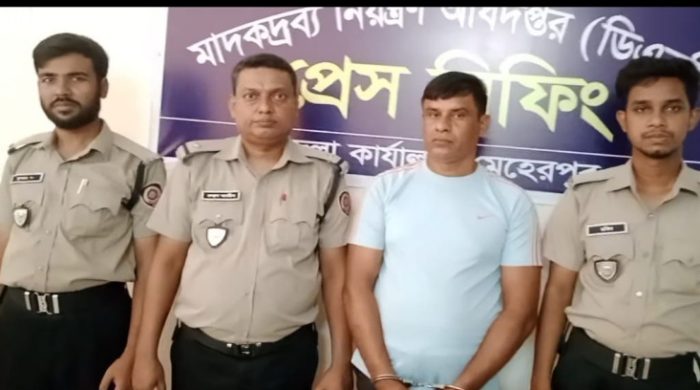 মেহেরপুরে হেরোইনসহ সাবেক সেনাসদস্য আটক