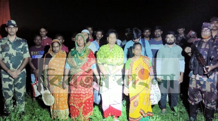 গাংনীতে পতাকা বৈঠকে ১৮ জন বাংলাদেশিকে ফেরত দিয়েছে বিএসএফ