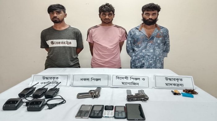 মেহেরপুরে যৌথ বাহিনীর অভিযানে অস্ত্রসহ শাকিল গ্যাংয়ের তিনজন আটক