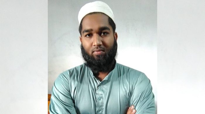 দৌলতপুরে ছাত্রীদের যৌন হয়রানির অভিযোগে প্রধান শিক্ষককে গণধোলাই!