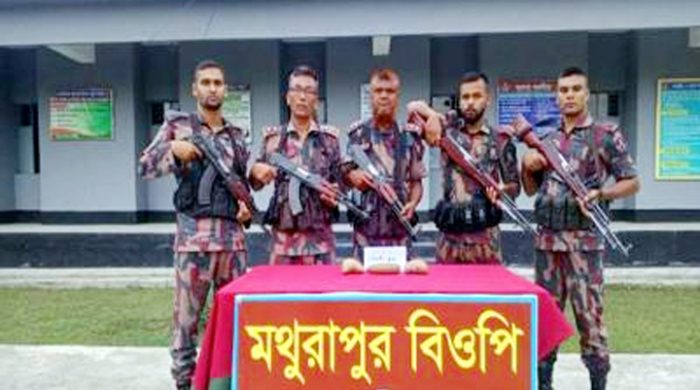 কুষ্টিয়ায় বিজিবির অভিযানে সাড়ে ৫ কেজি ভারতীয় রুপা ও নকল বিড়ি উদ্ধার